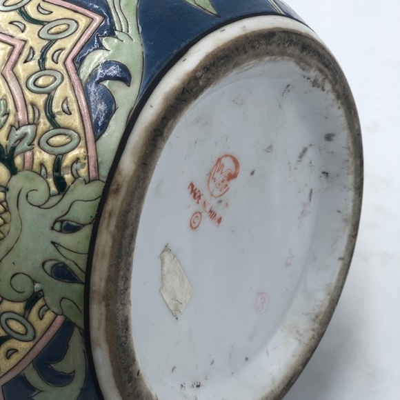 Medium Floral Vase - Picture 4 of 6